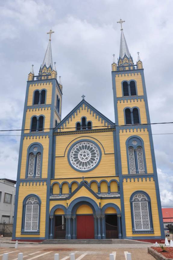 Catedral, toda em madeira, em Paramaribo, no Suriname